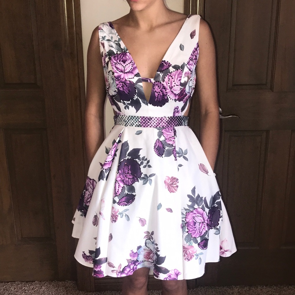 Very Cute Homecoming/Wedding dress